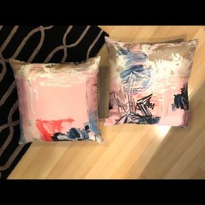2 Throw Pillows